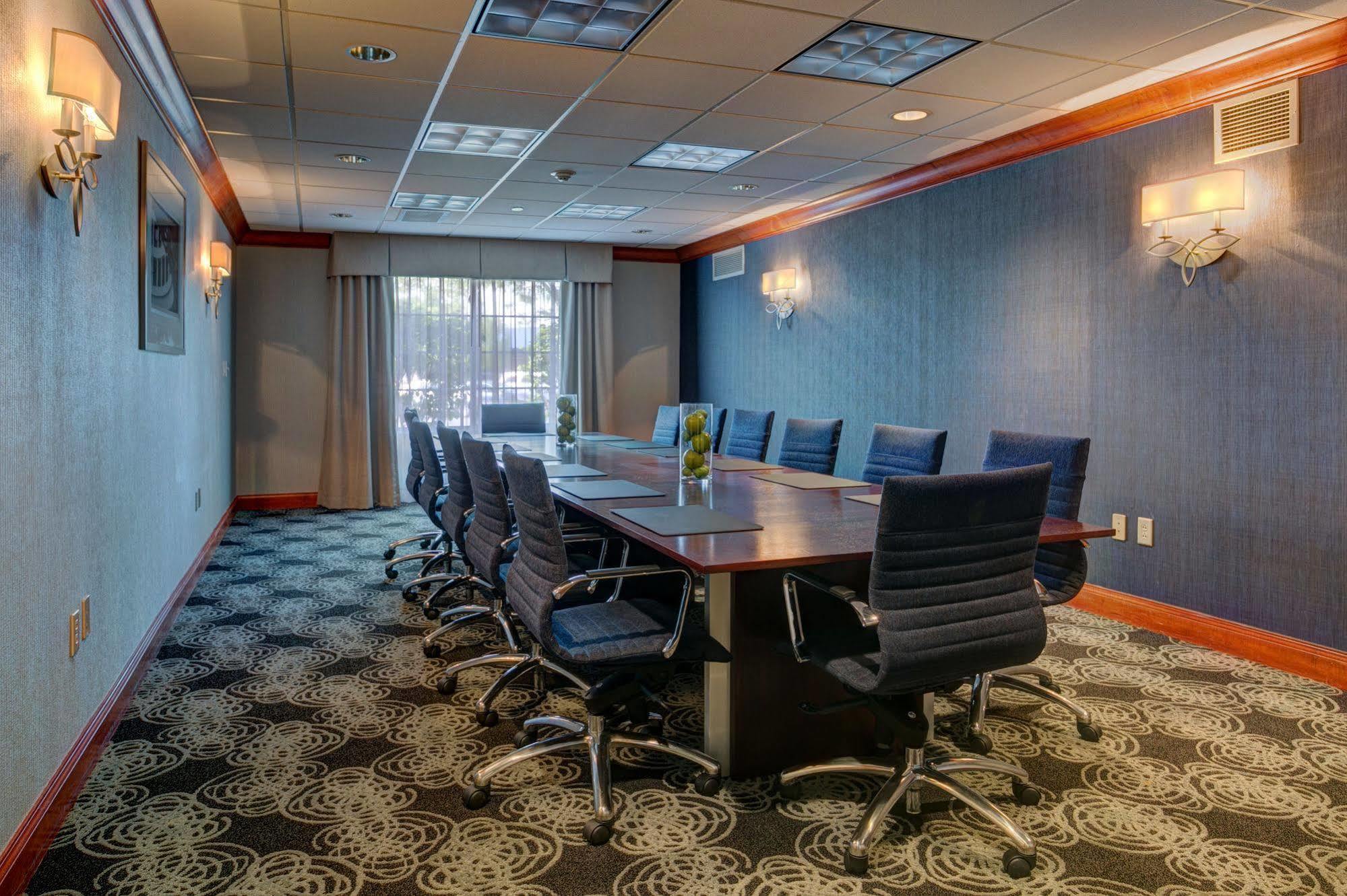 Holiday Inn Milwaukee Airport By Ihg Exterior photo