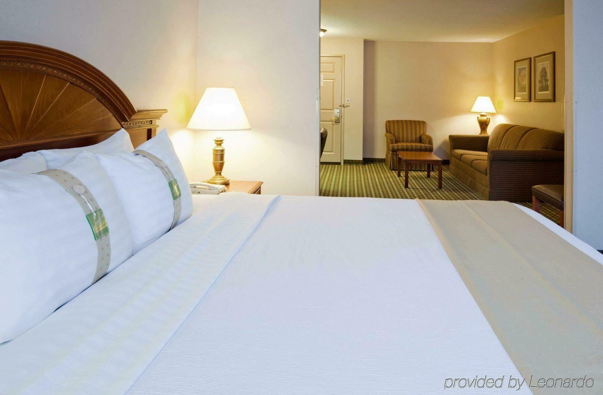 Holiday Inn Milwaukee Airport By Ihg Exterior photo